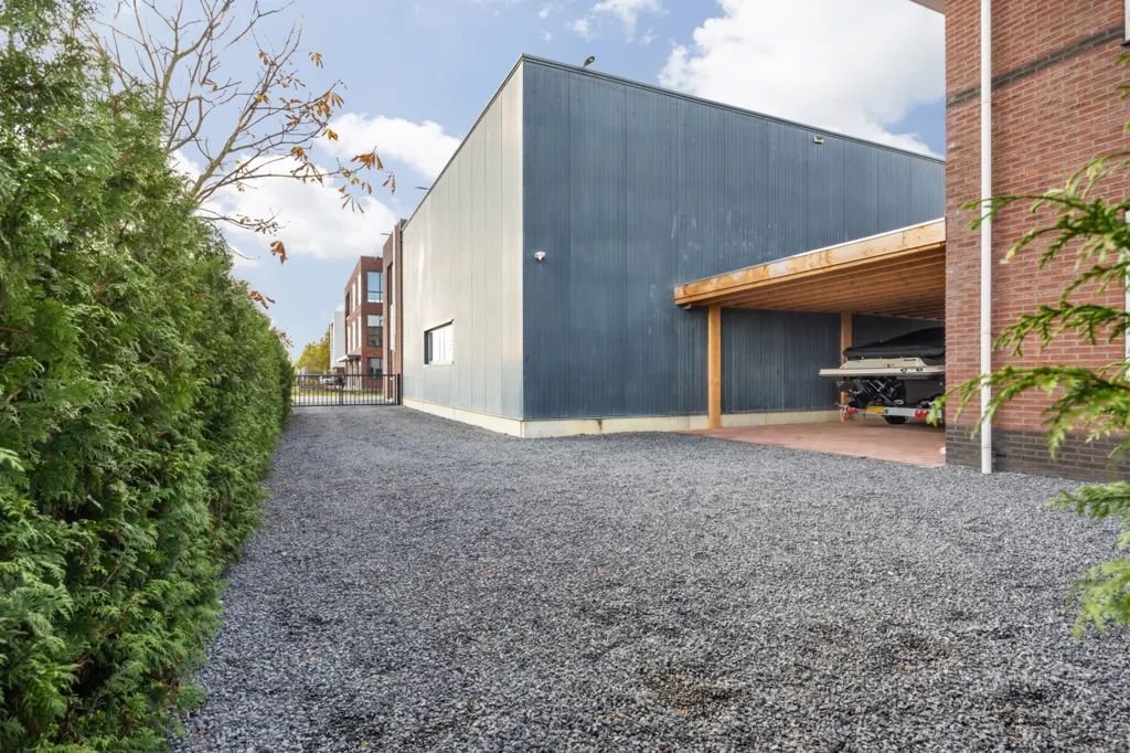 Välivaade - Detached House with Business Hall in Breda