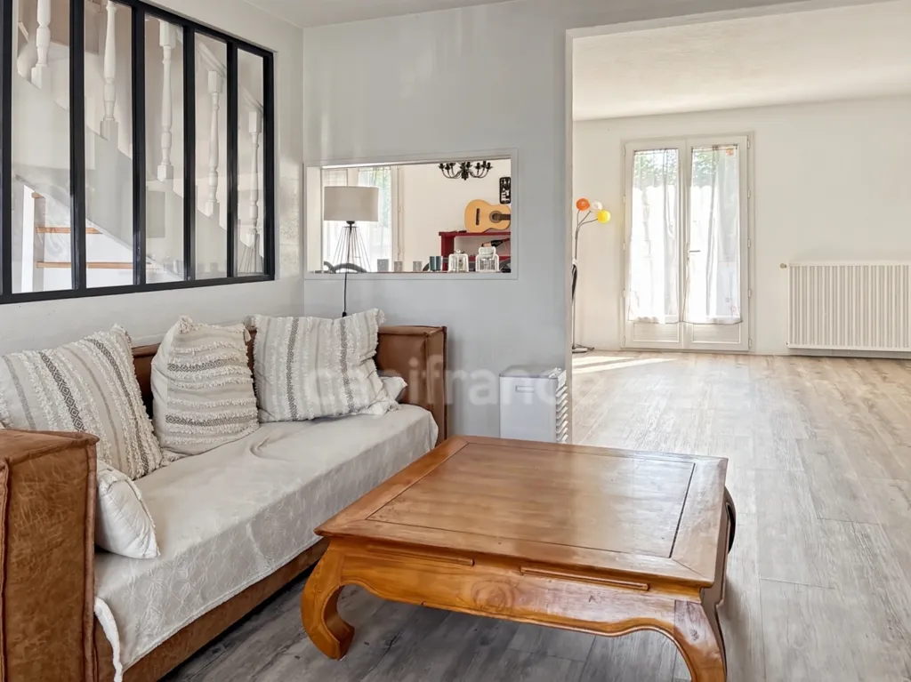 Séjour - Maison 4 Chambres avec Terrasse à Arnage