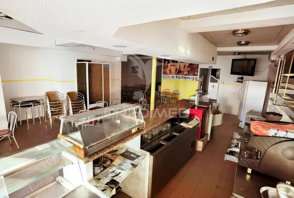 Pièces - Café with Terrace in Pernes