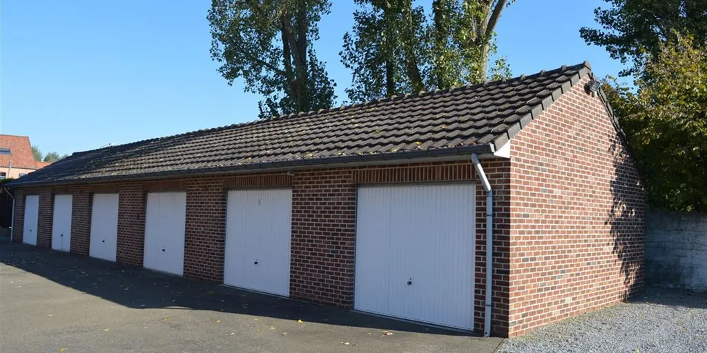 Garaaž - Ground Floor Apartment with Garage in Koersel