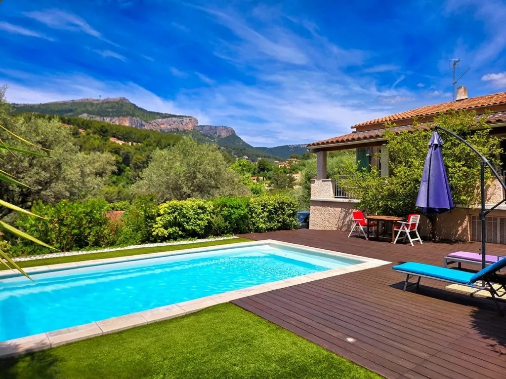 Bassein - Luxury Villa with Mountain View in Toulon