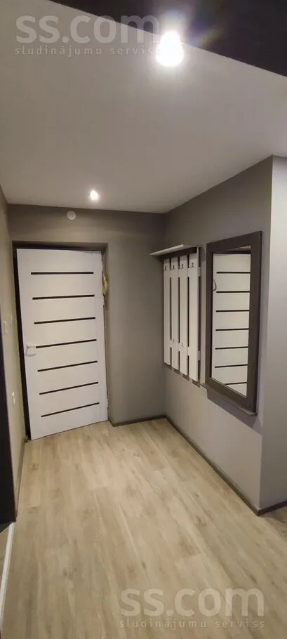 Entrée - Spacious 2-Bedroom Flat with Balcony in Saldus