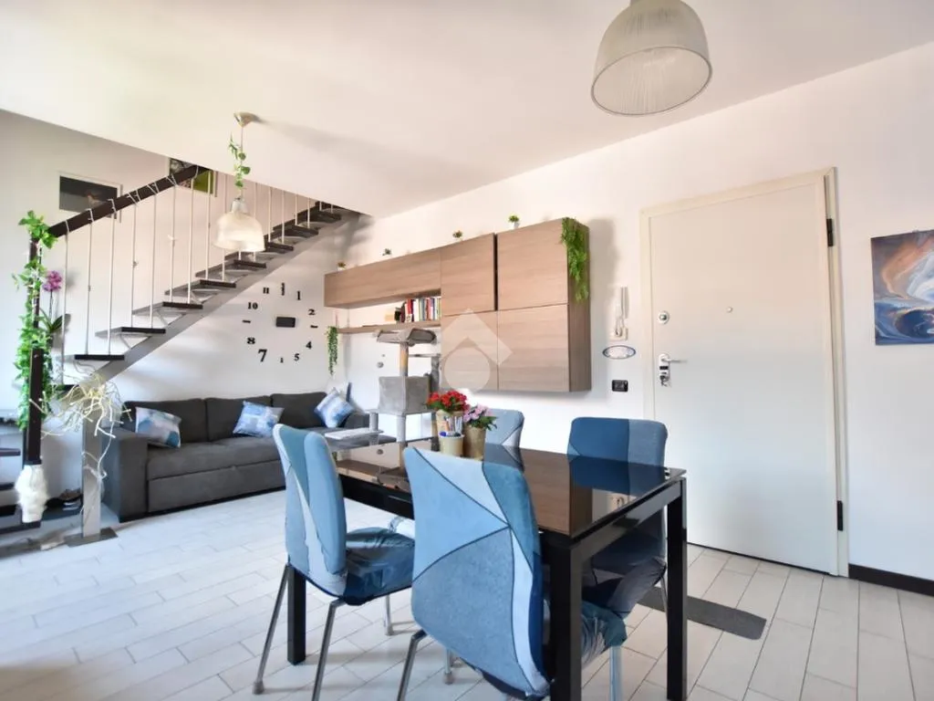 Söögituba - Modern Studio with Balcony in Vignate