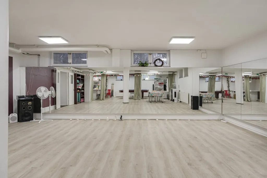 Toad - Renovated Business Unit with Luxurious Lighting in Malmö