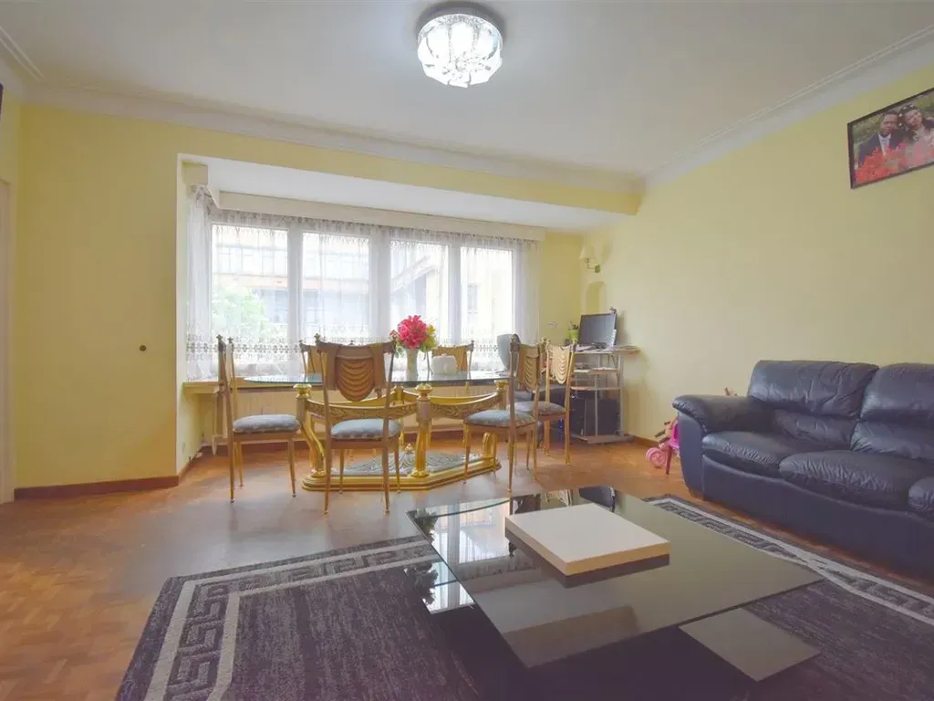 Séjour - Appartement à Rafraîchir avec Terrasse à Koekelberg