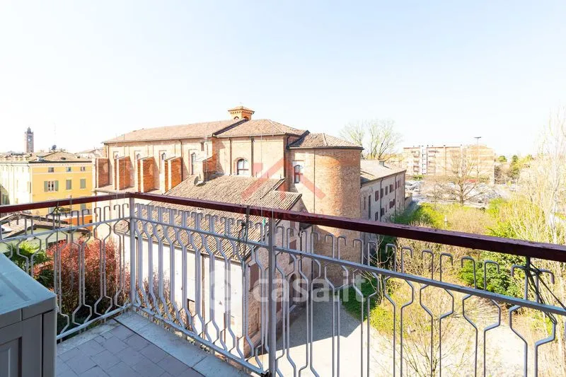 Rõdu - Pietra-Faced Apartment with Balcony in Carpi