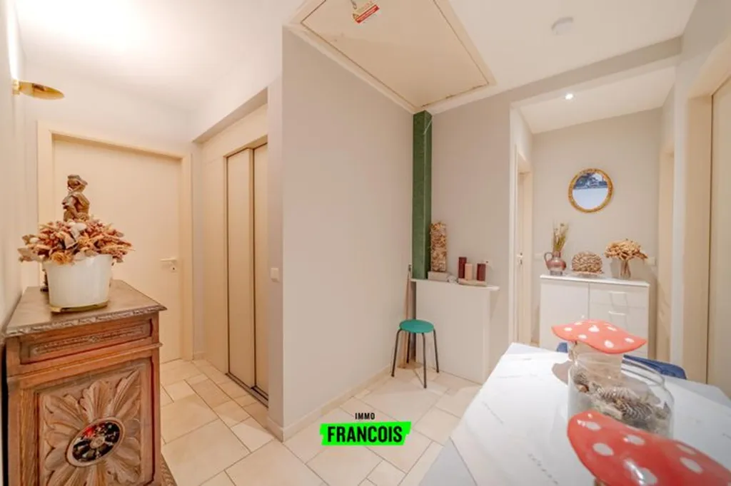 Entrée - Appartement avec Terrasse Spacieuse à Boezinge