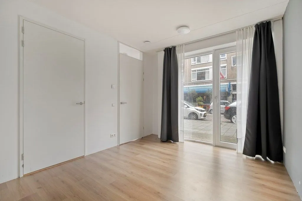 Pièces - 4-Bedroom Tussenwoning with Garden in Hillegersberg, Rotterdam