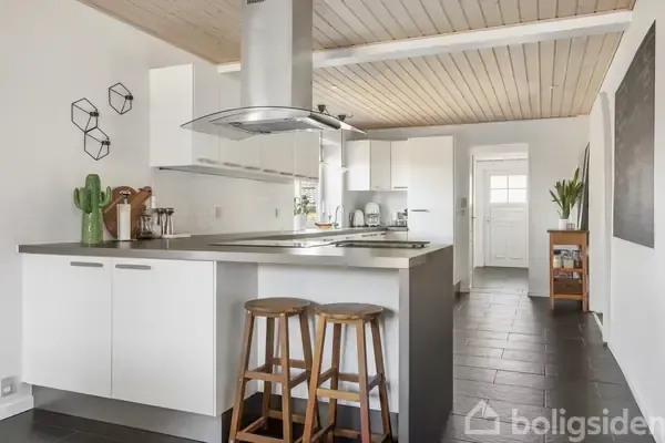 Cuisine - Modernised Villa with Garden in Øster Brønderslev