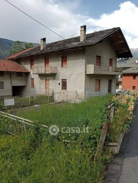 Välivaade - Semi-Detached House with Garden in Gressan