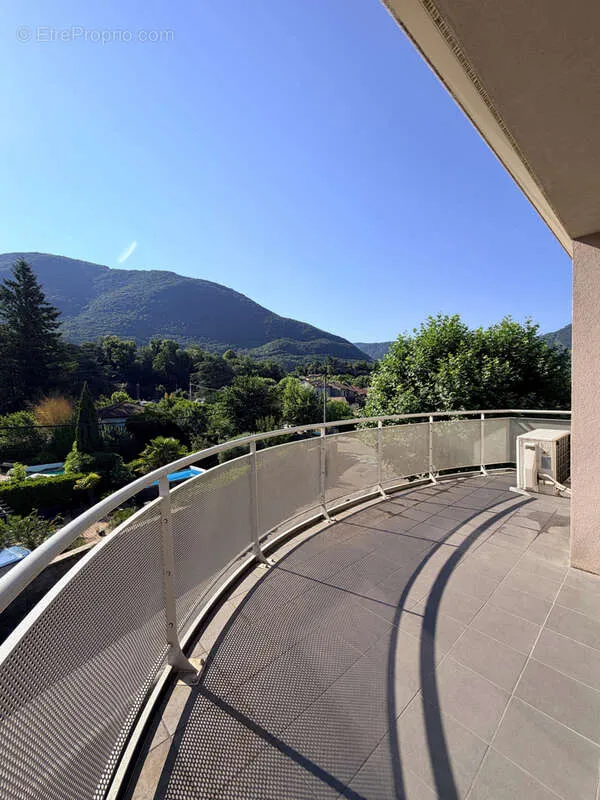 Balcony - Apartment with Terrace in Vizille
