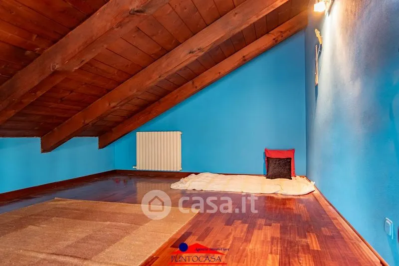 Toad - Two-Level Apartment with Balcony in Busca