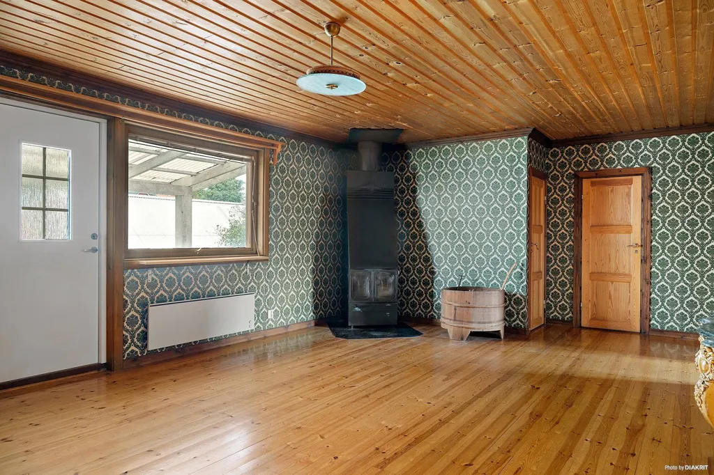 Séjour - Two-Storey Villa with Garden in Central Location