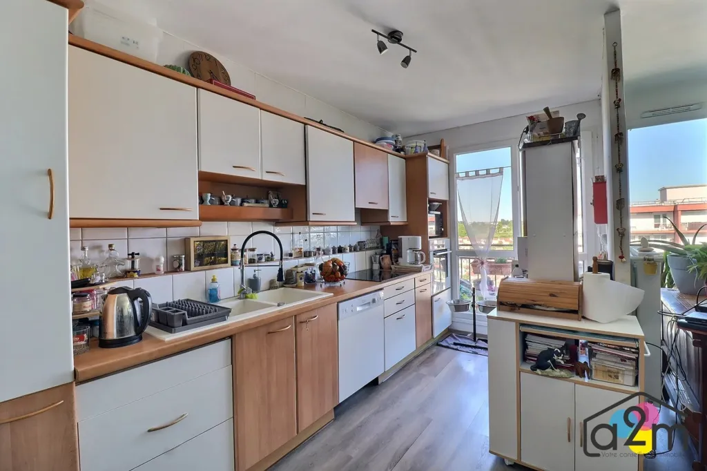 Cuisine - Appartement F4 avec Balcon dans Résidence Sécurisée