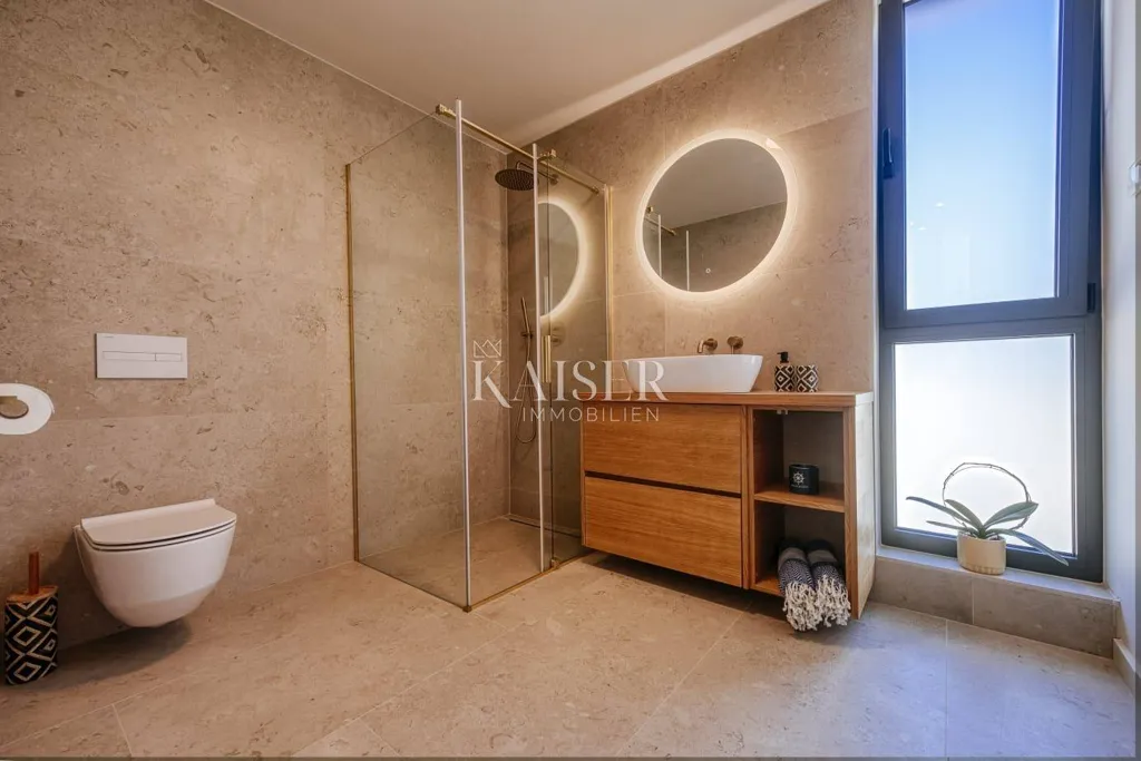 Bathrooms - Luxury Villa with Infinity Pool on Mali Iž
