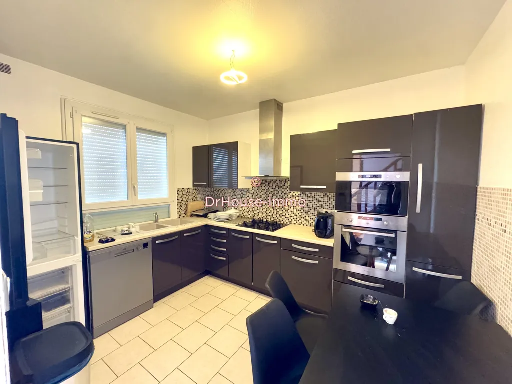Cuisine - Ensemble Immobilier avec Deux Habitations à Châlette-sur-Loing