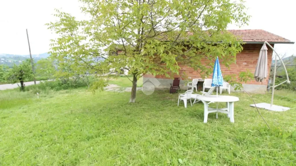 Aed - Independent House with Private Garden in Carpineti