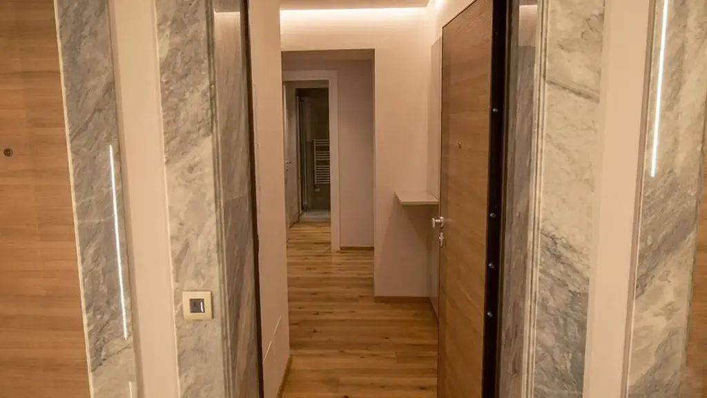 Hallway - Studio Apartment with Balcony in Mondovì