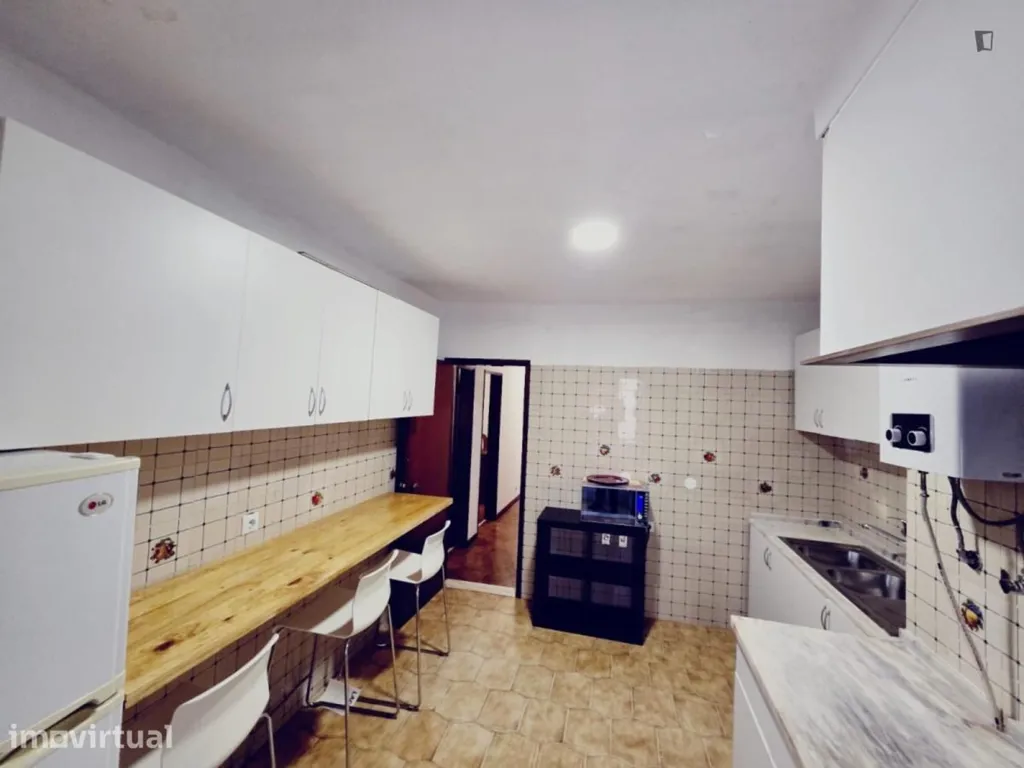 Kitchen - Single Room in Arroios, Lisbon
