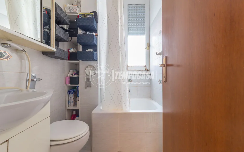 Vannitoad - Two-Bedroom Flat with Balcony in Milan