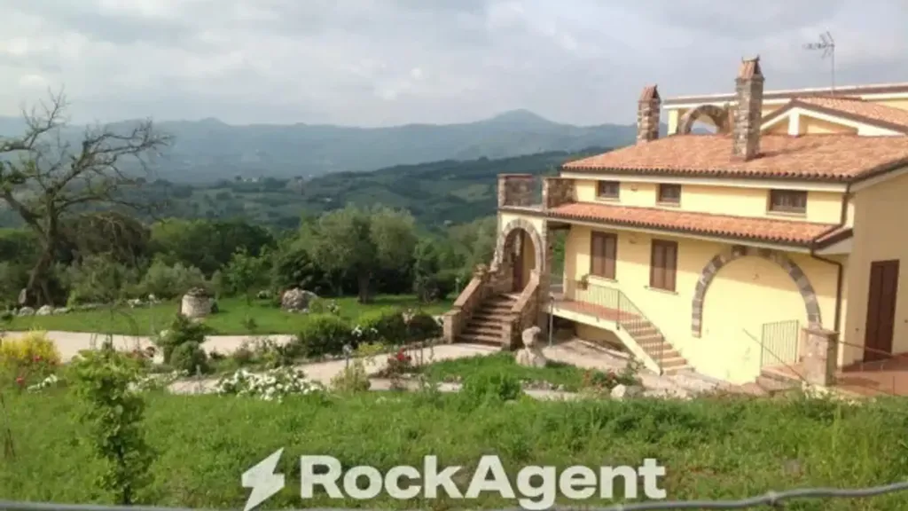 Extérieur - Panoramic Villa with Olive Grove in Castel Campagnano
