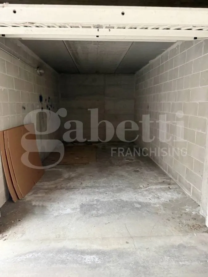 Garage - Bright Mansard Apartment in Bra