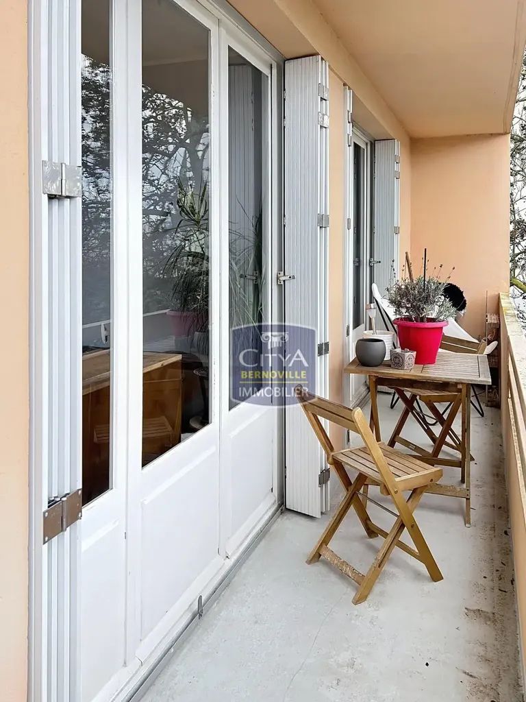 Rõdu - Rent-Generating 3-Bed Flat with Balcony in Saint-Quentin