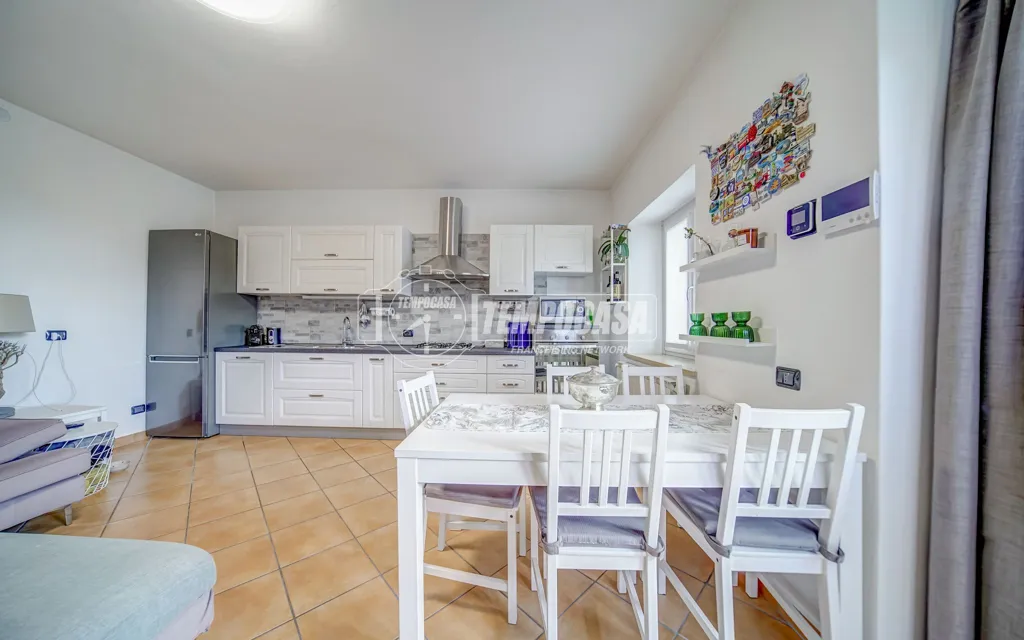 Söögituba - Semi-Detached House with Garden in Sumirago