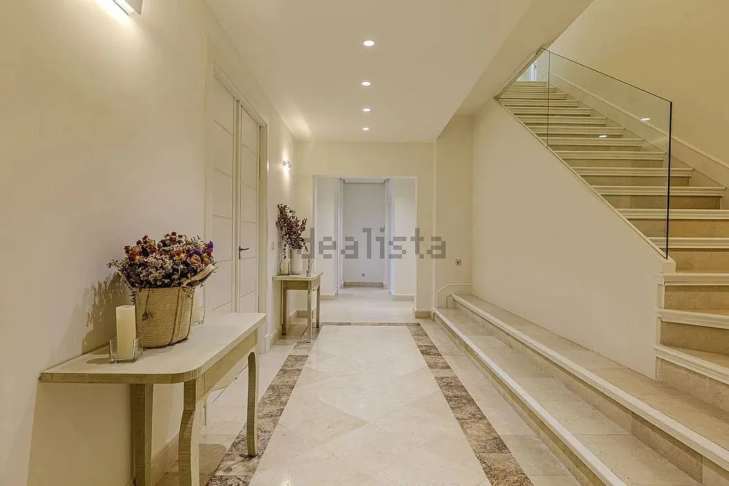 Esik - Luxury Villa with Pool in Marbella's Golden Mile