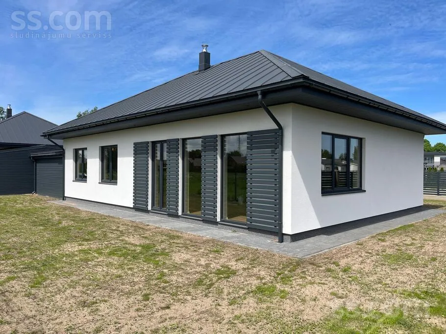 Esterno - Modern House with Garage in Mārupe