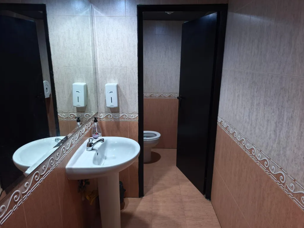 Bagni - Commercial Space with Hostelry License in Moratalaz