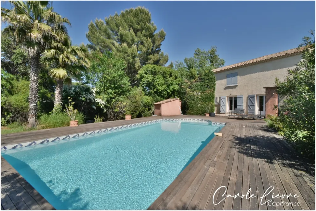 Piscine - Maison avec Piscine et Terrain de 2000 m²