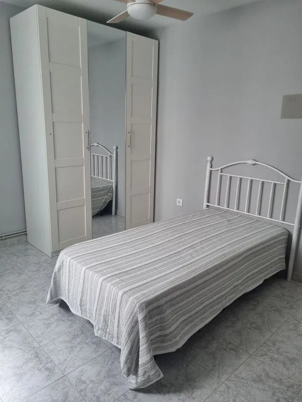 Chambres - Furnished Flat with Garage in Cigales
