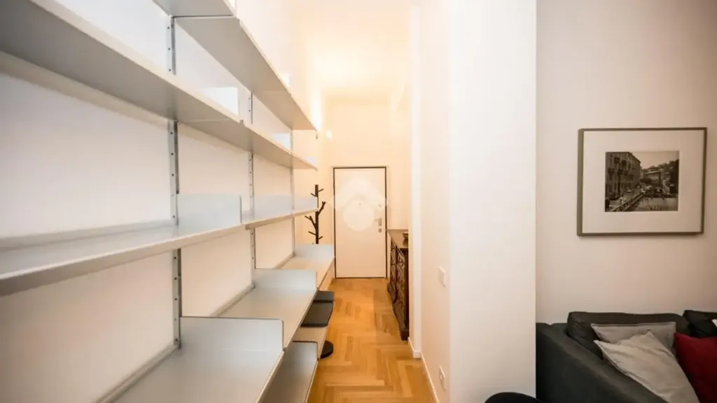 Elutuba - Elegant Trilocale with Balcony in Milan