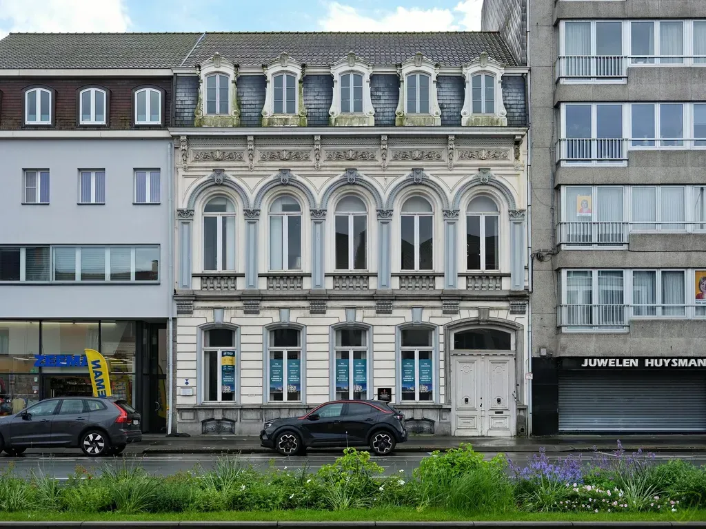 Välivaade - Authentic Townhouse with Office Space in Eeklo