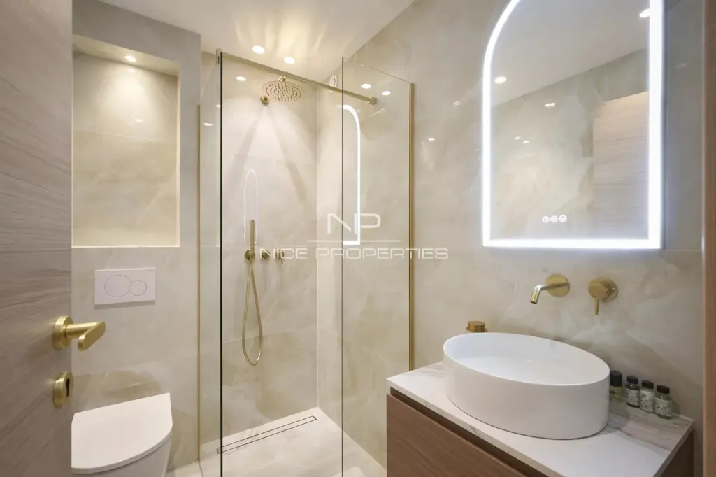 Salles de bain - Appartement avec Vue Mer et Terrasse à Cannes