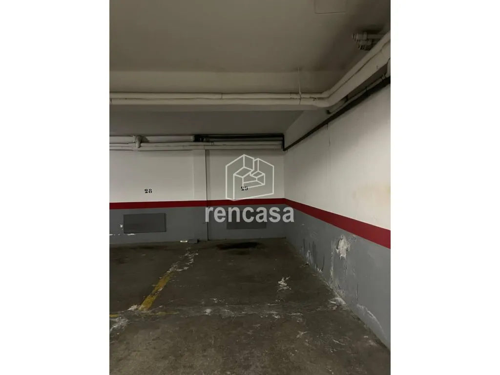 Garaaž - Spacious Flat with Terrace in Lleida Centre