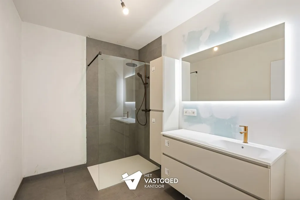 Bagni - Ground Floor Apartment with Terrace in Central Location