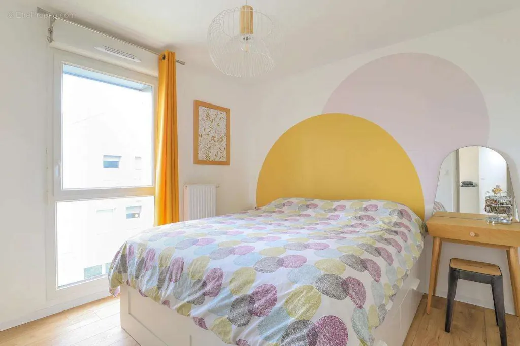 Magamistoad - 4-Piece Apartment with Balcony near Lille