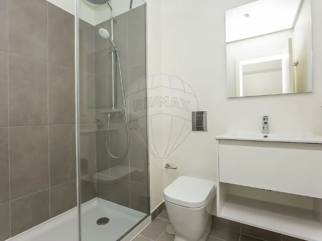 Vannitoad - New 4-Bedroom Flat with River Views in Miraflores