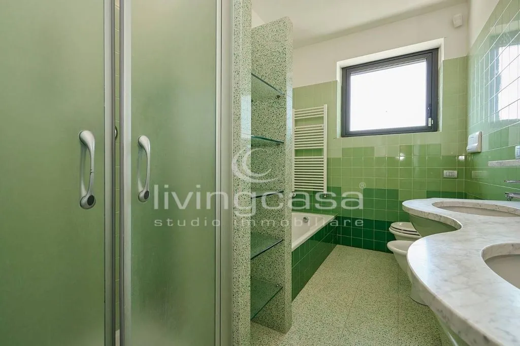Salles de bain - Luxury Villa with Panoramic Tower in Besana in Brianza
