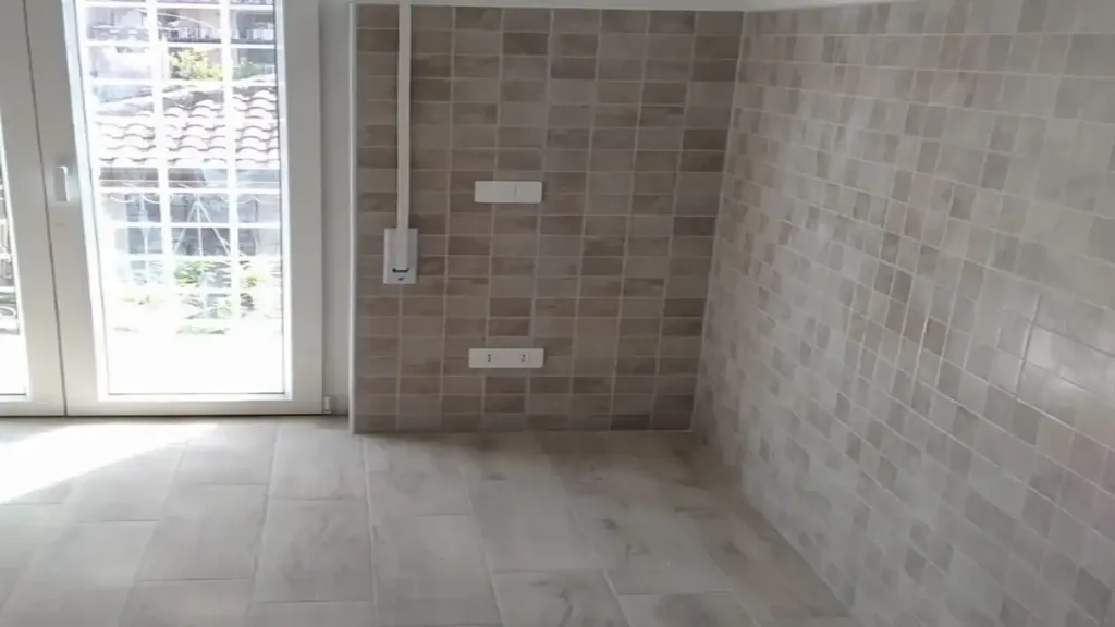 Bathrooms - Spacious Trilocale with Balcony in Rome