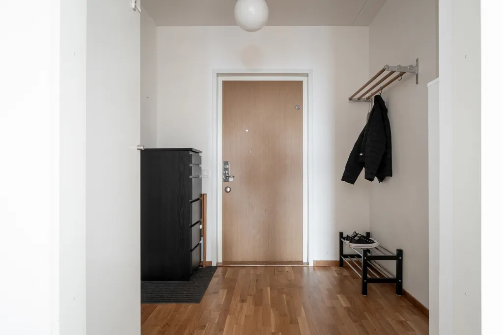 Hallway - Apartment with Balcony in Segeltorp, Stockholm