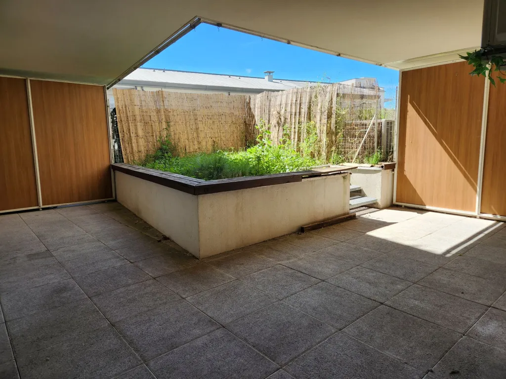 Jardin - Appartement avec Terrasse et Parking près de l'Université