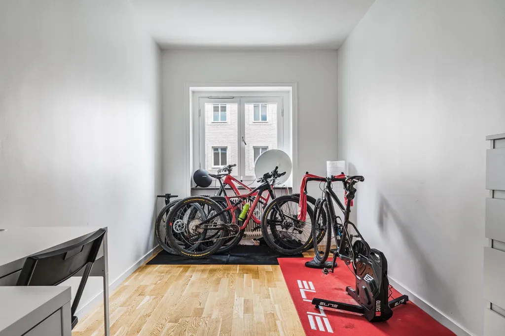 Bureau - Apartment with Renovated Kitchen in Central Norr