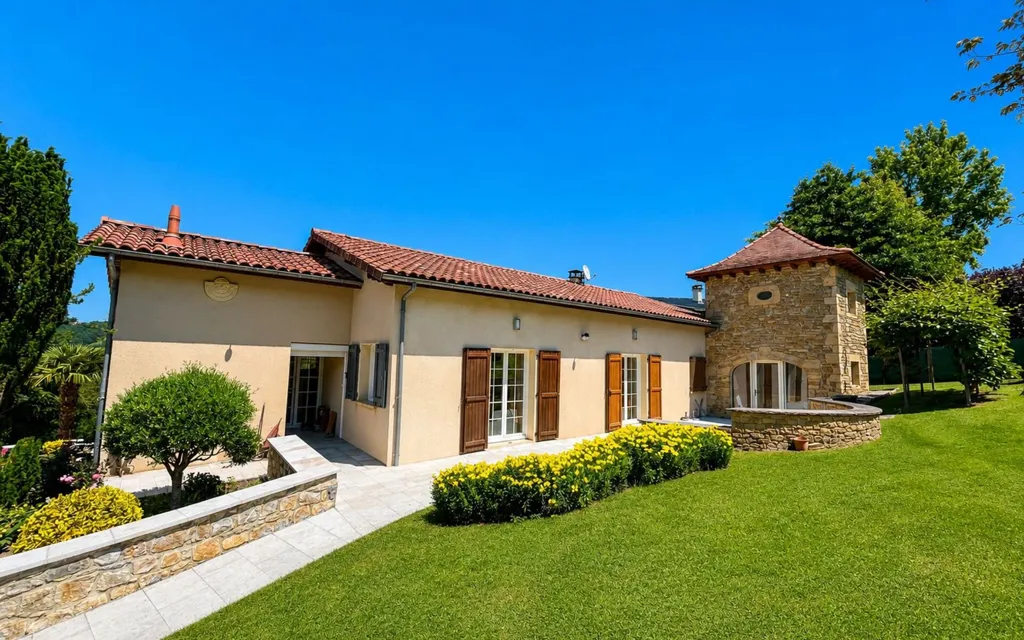 Extérieur - Maison de Prestige en Pierre avec Tour à Aubin