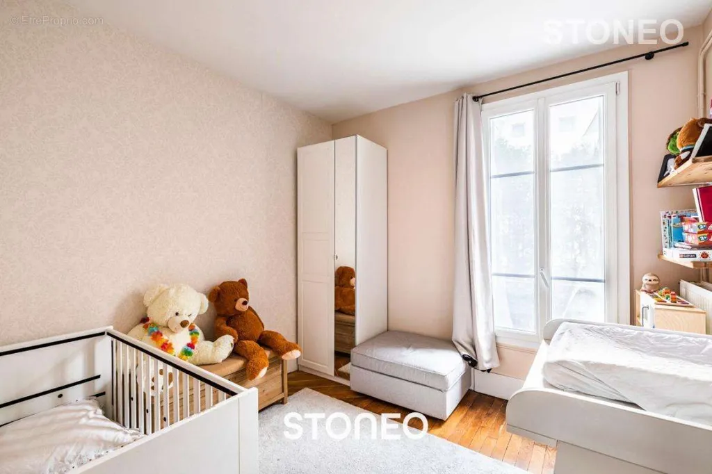 Bedrooms - Traversant 3-Piece Flat in Issy-les-Moulineaux