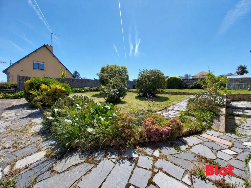 Giardino - Bright House with Balcony in Antrain