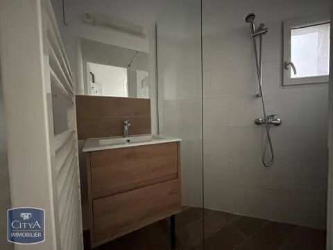 Vannitoad - 2-Bedroom Apartment with Balcony in Carpentras