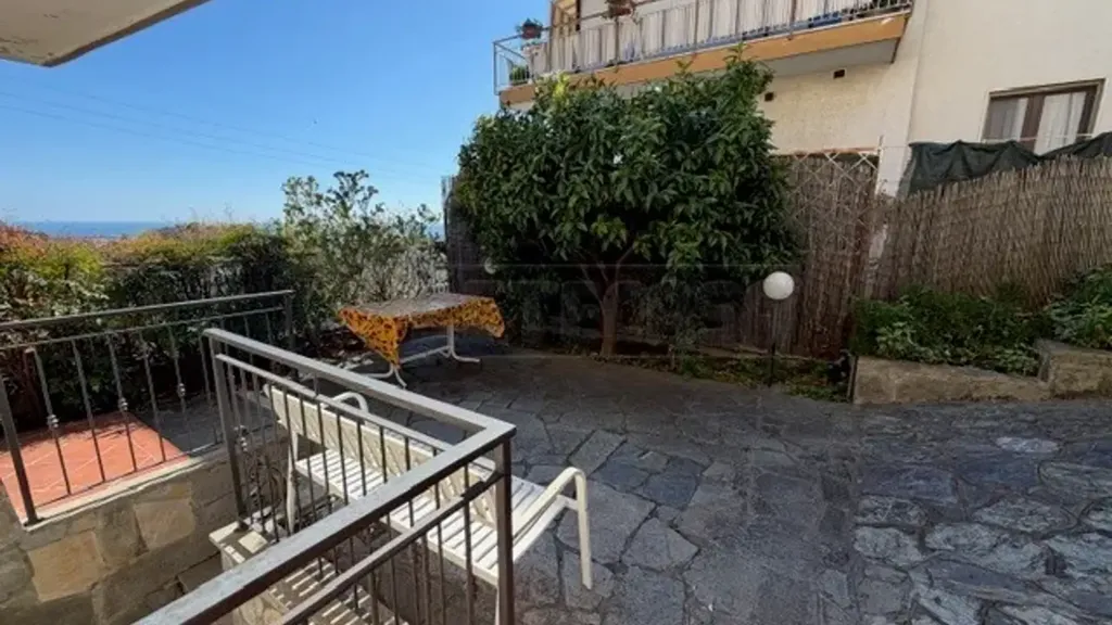 Terrass - Restored Apartment with Sea View in Boissano